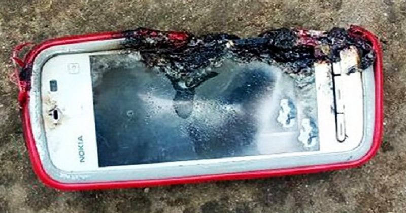 OMG! Nokia 5233 Explodes - Kills Teenage Girl